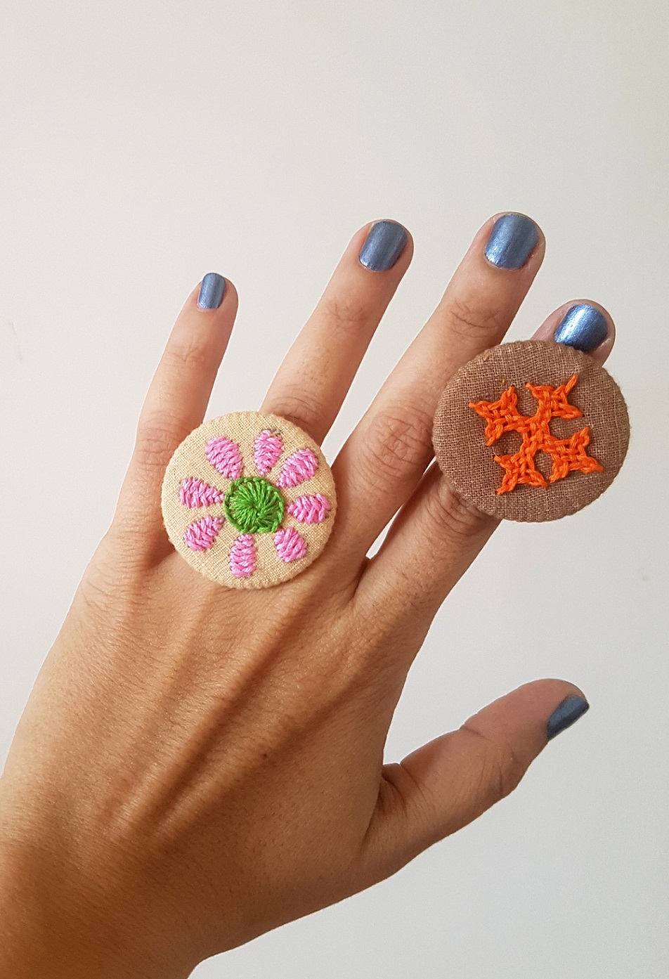 Hand Embroidered Rings in Organic Cotton - Set 13
